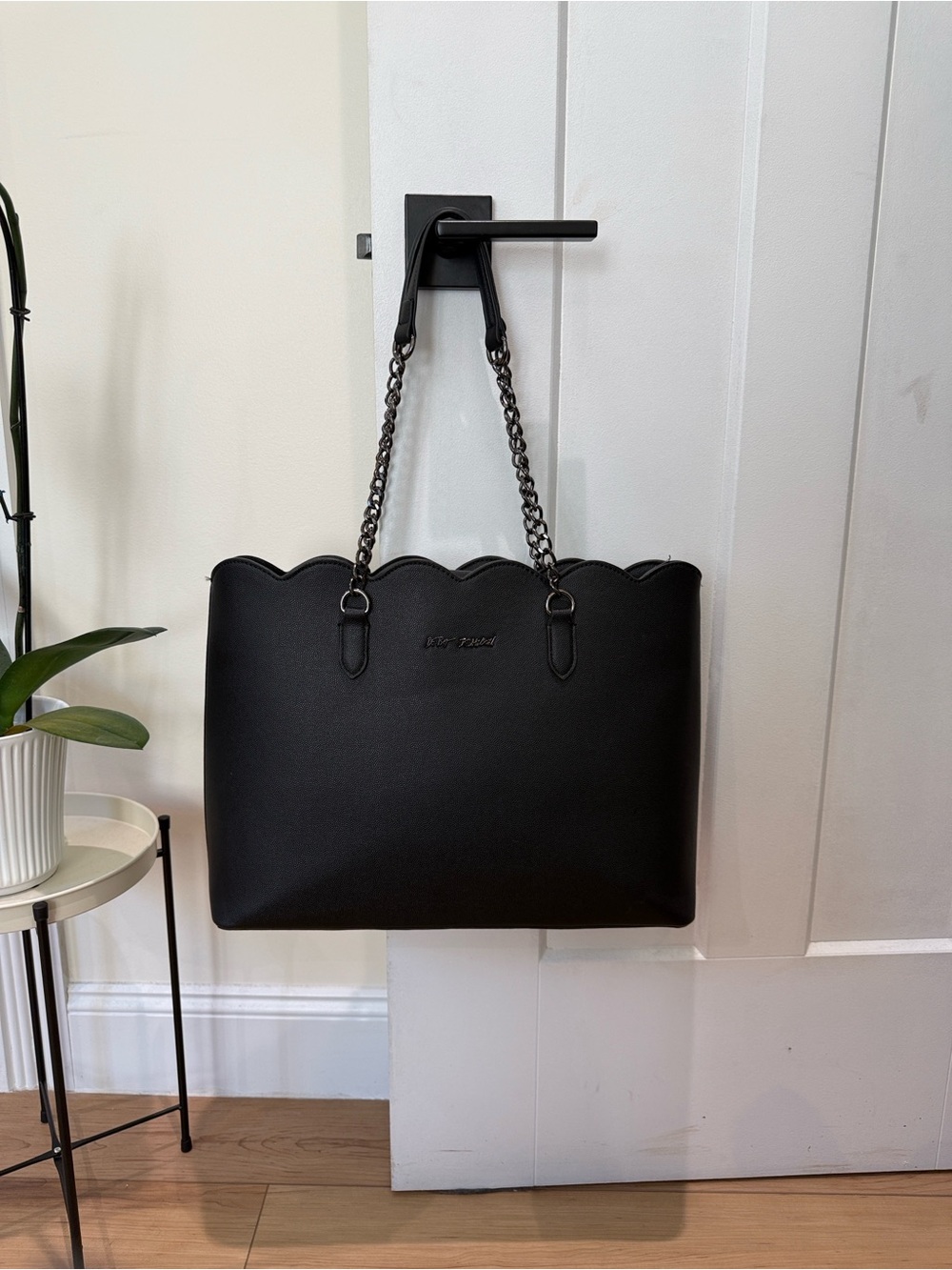 Scallop-Top Black Tote Bag with Chain Straps